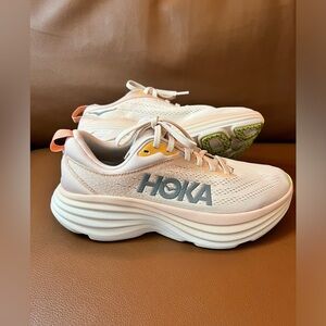 Woman Hoka Bondi 8 size 8